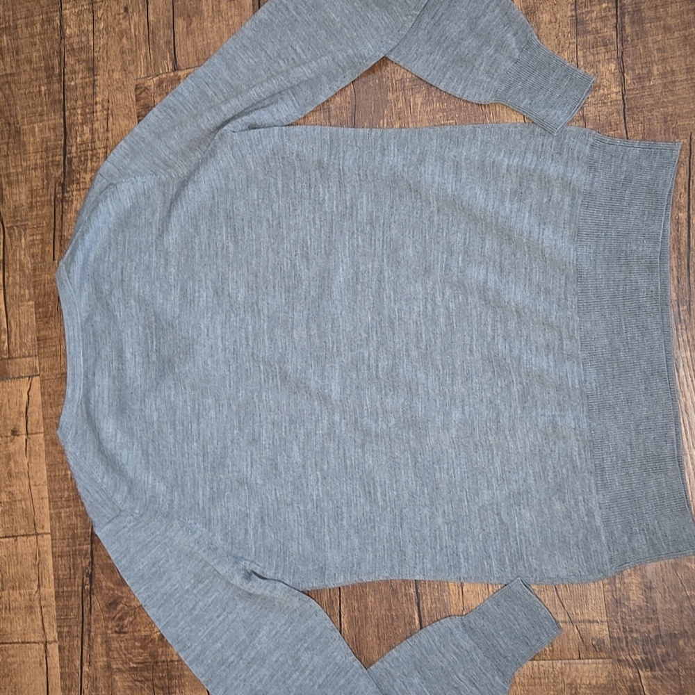 Cutter and Buck Light Gray V Neck Sweater Merino Wool Blend XL Minimalist - Picture 5 of 7